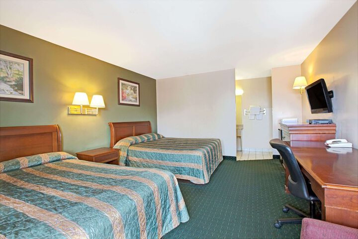2 Queen Beds (7 of 7)