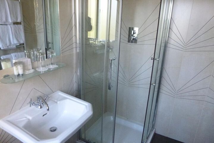 Room 15 of 48