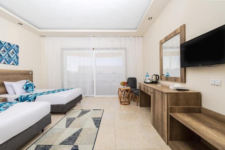 Room 2 of 6