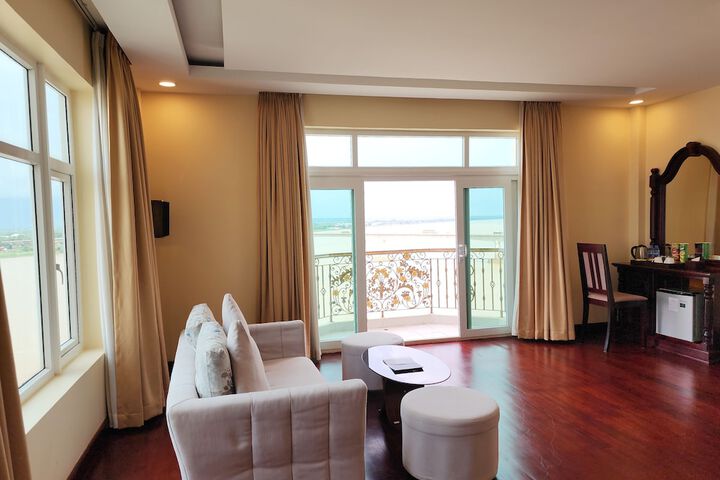 Room 25 of 142