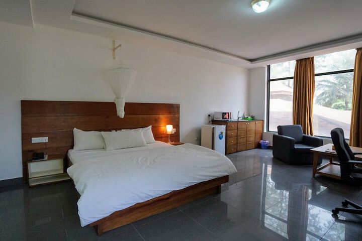 Room 10 of 84