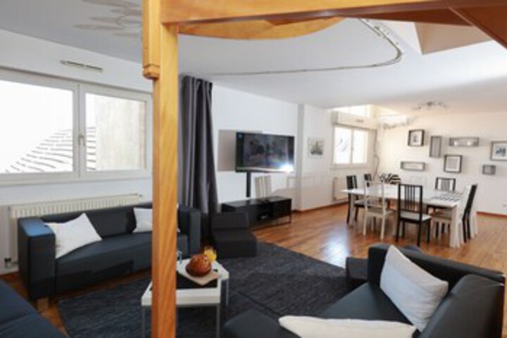 Room 4 of 25