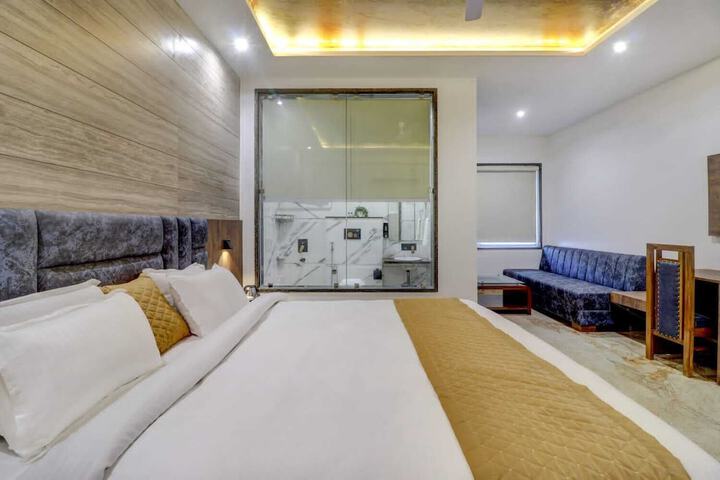 Room 13 of 52