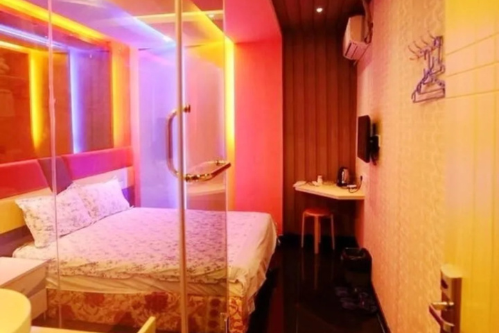 Room 5 of 21
