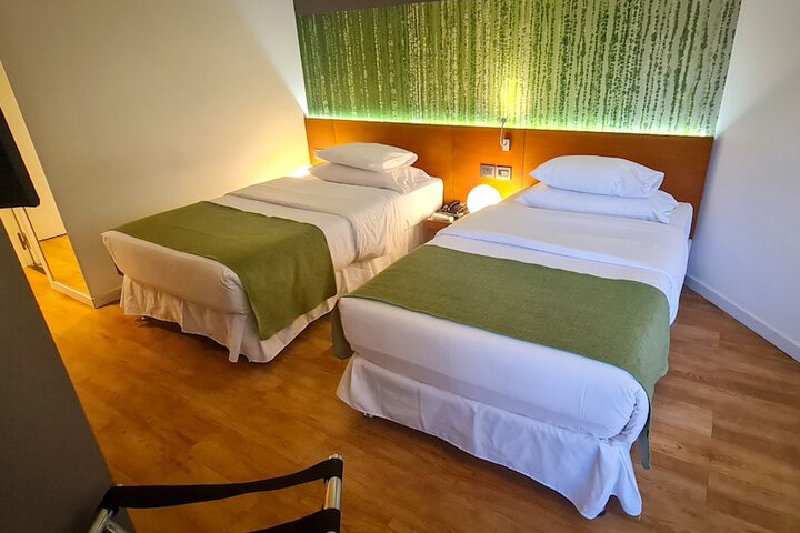 Room 33 of 90