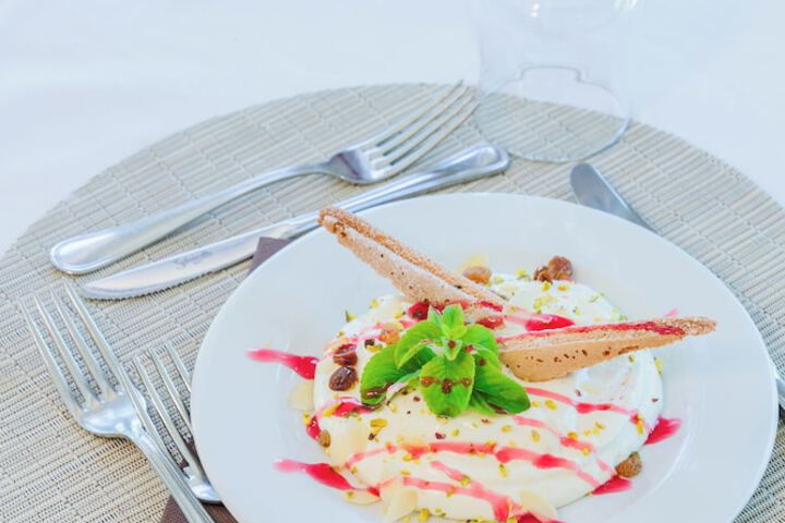 Dining 38 of 82