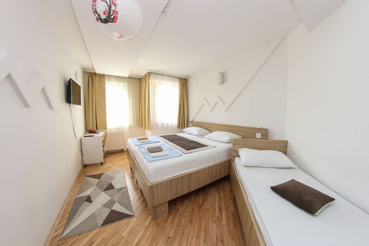 Room 32 of 73