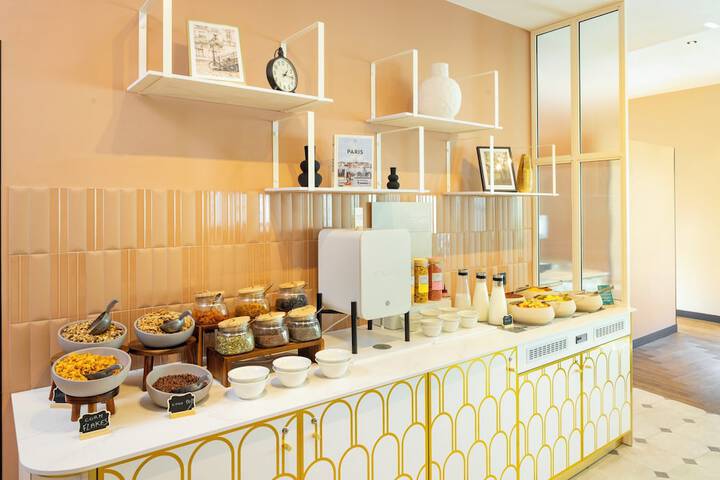Breakfast/Coffee Service 62 of 88