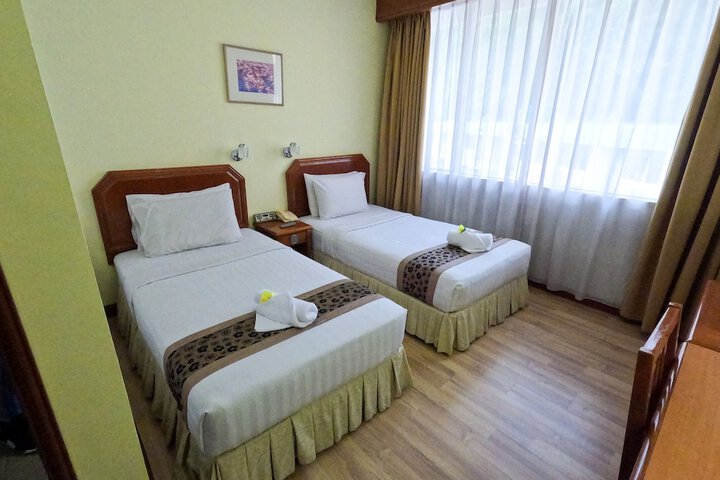 Room 6 of 94