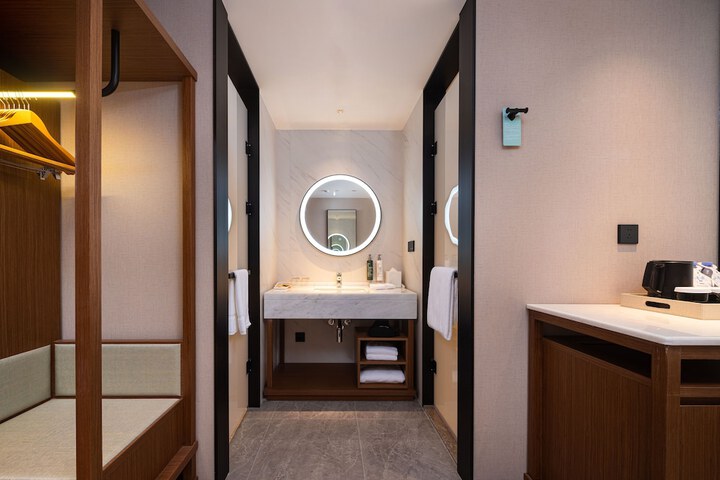 Room 27 of 88