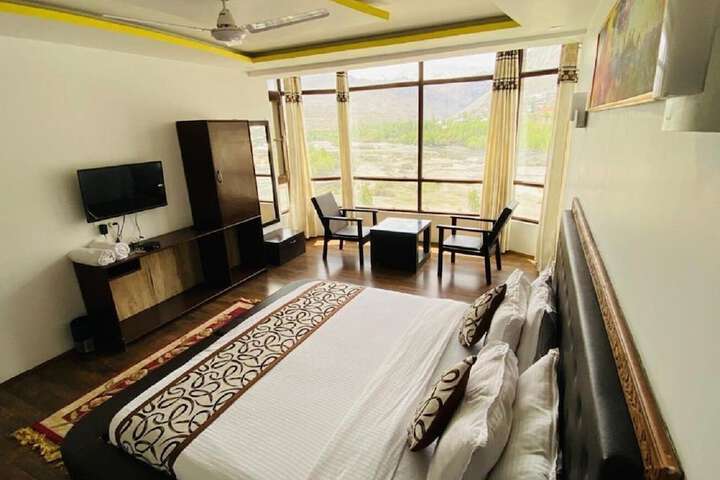 Room 15 of 37