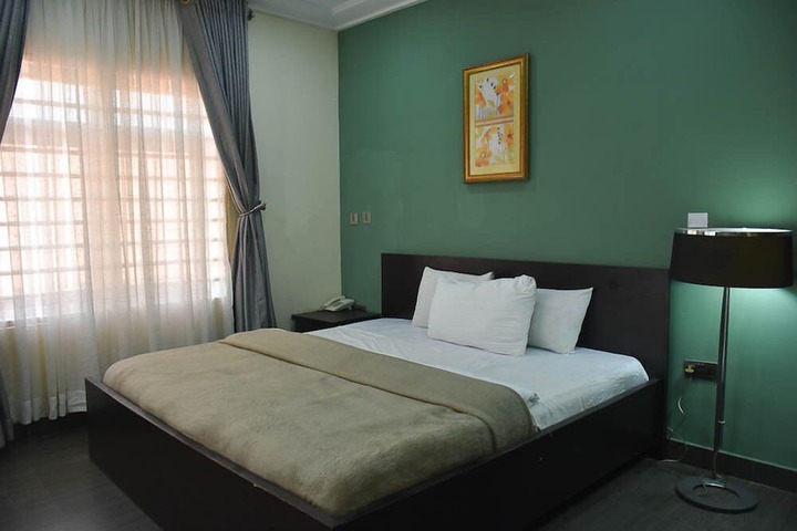 Room 15 of 32