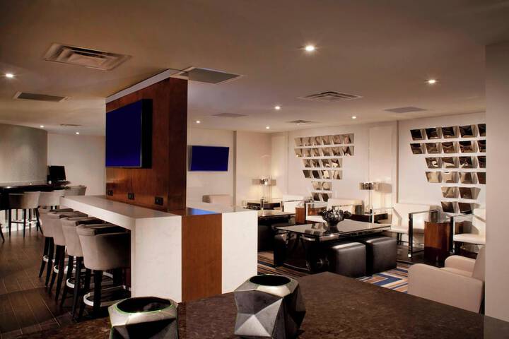 Lounge 85 of 108