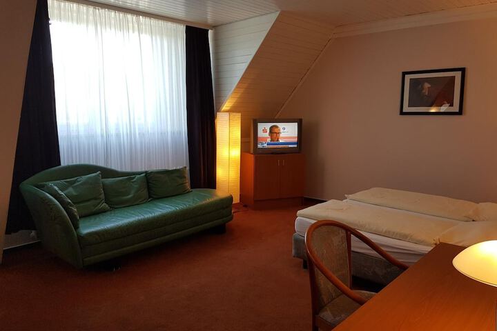 Room 16 of 68