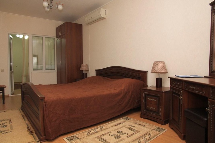 Room 6 of 11