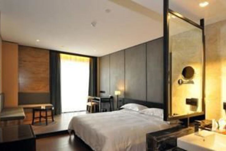 Room 8 of 27
