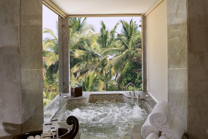 Jetted tub
