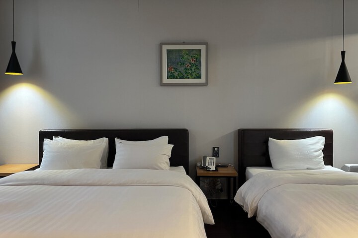 Room 27 of 84