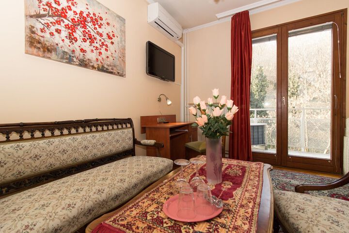 Room 4 of 34