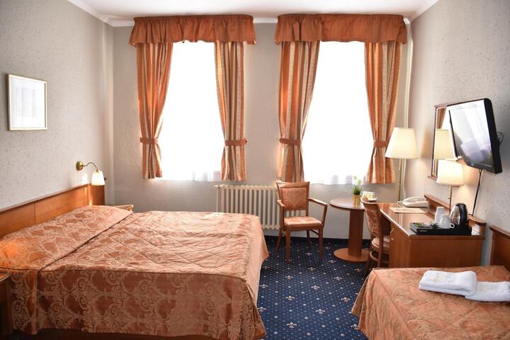 Room 48 of 70