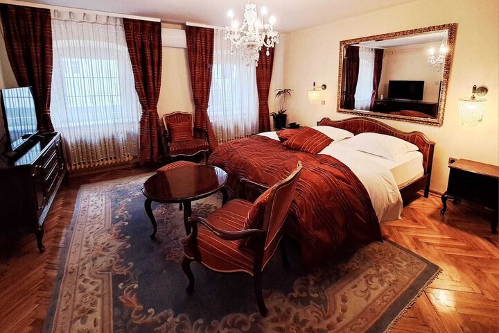 Room 9 of 21