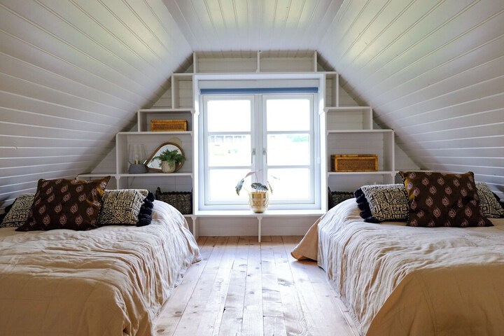 Room 15 of 94