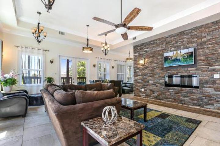 Luxury 4BR City Penthouse with Balcony in New Orleans, LA