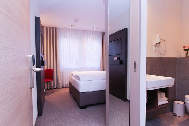 Room 25 of 50
