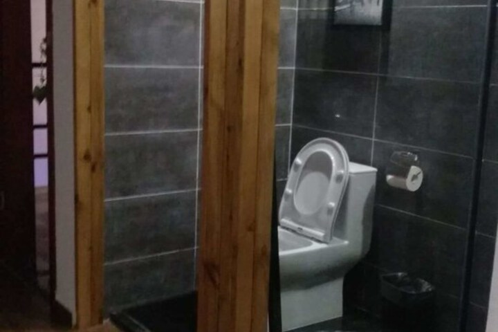 Room 25 of 174