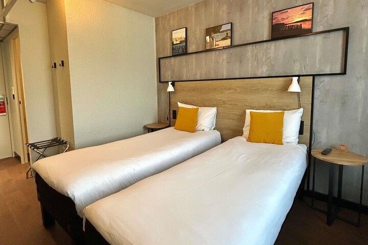 Room 22 of 80