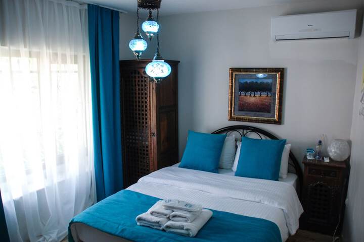 Room 10 of 90