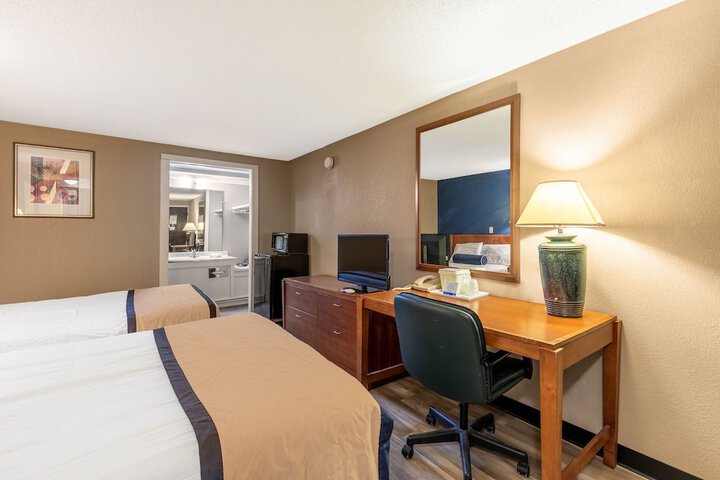 2 Double Beds (2 of 5)