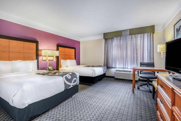 2 Double Beds Pet Friendly Accessible (3 of 11)