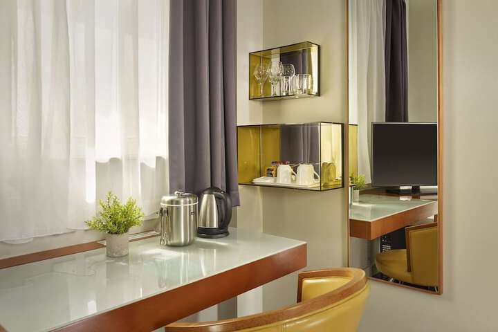 Room 12 of 62