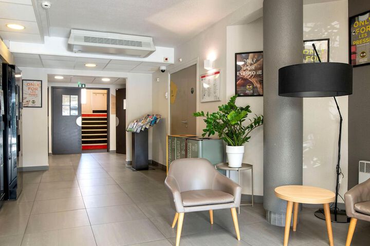 Guest Lobby