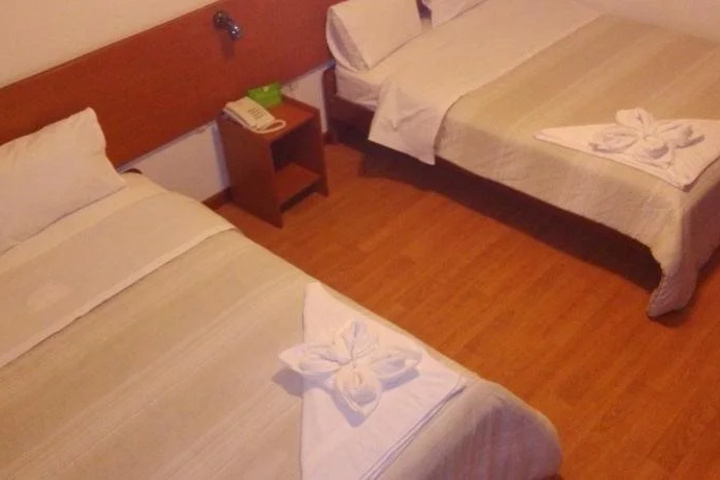 Room 9 of 18