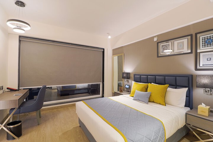 Room 33 of 65