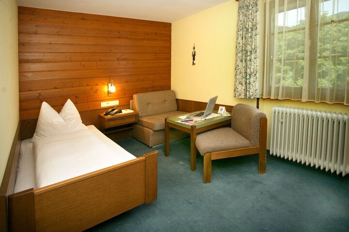 Room 7 of 65