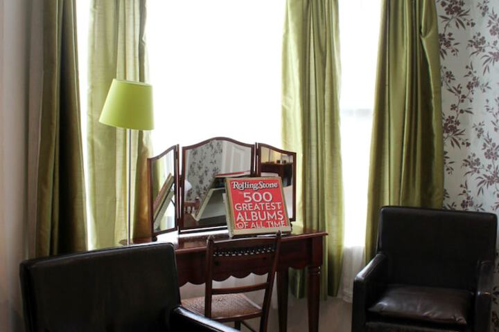Room 9 of 42