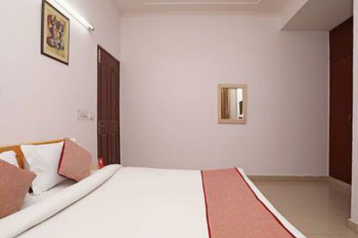 Room 8 of 23