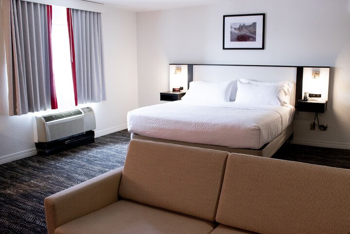 Standard | King Bed (5 of 13)