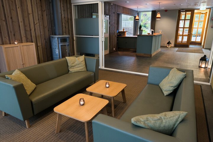 Entrance & Lobby