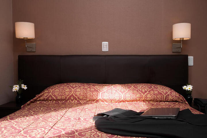 Room 4 of 7