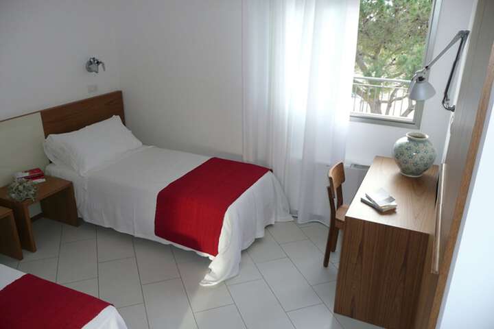Room 13 of 49