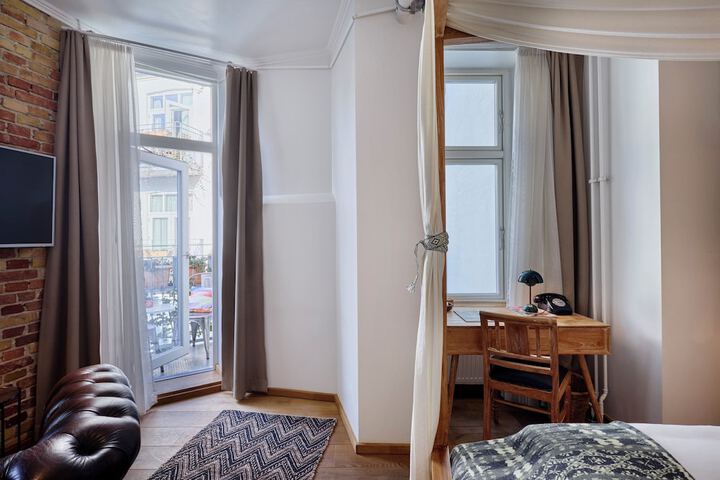 Room 53 of 105