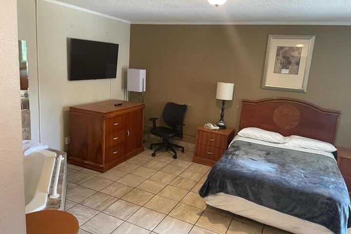 2 Double Beds (3 of 6)
