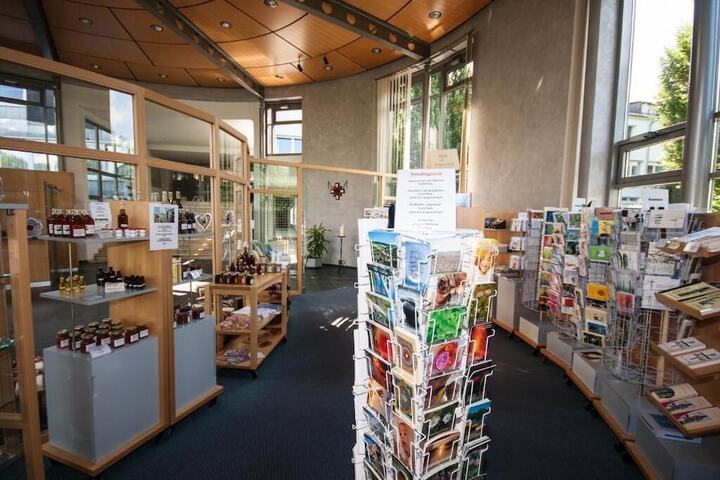 Gift Shop 12 of 17