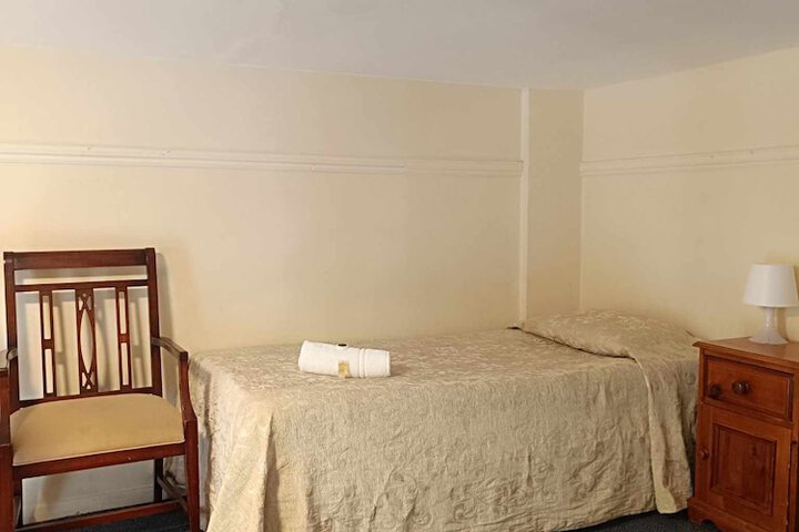 Room 143 of 283