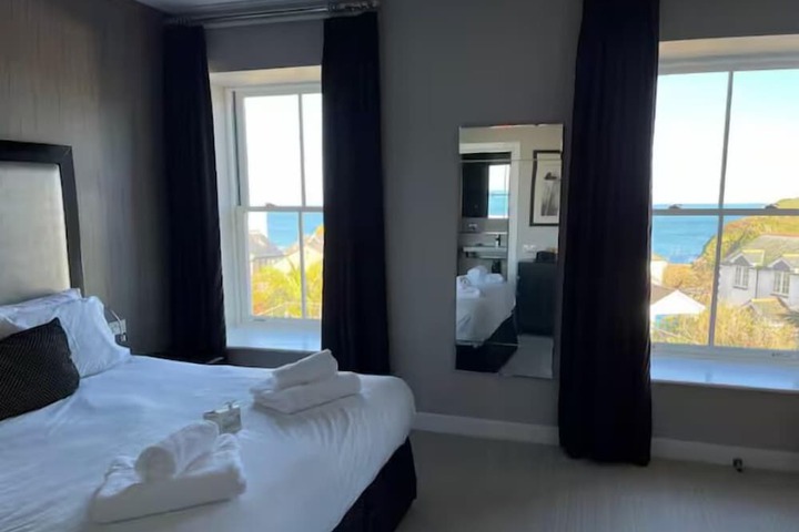Room 4 of 38