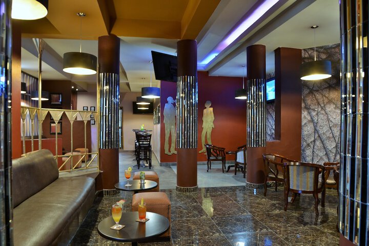 Lounge 31 of 40